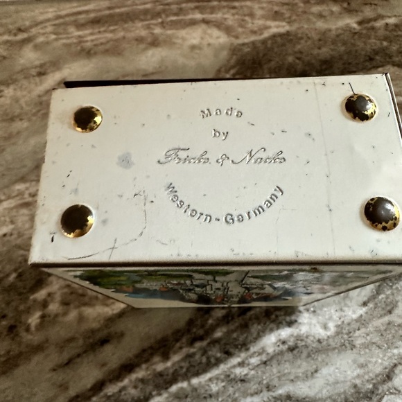 Vintage metal Mickey Mouse piggy bank safe - Picture 8 of 9